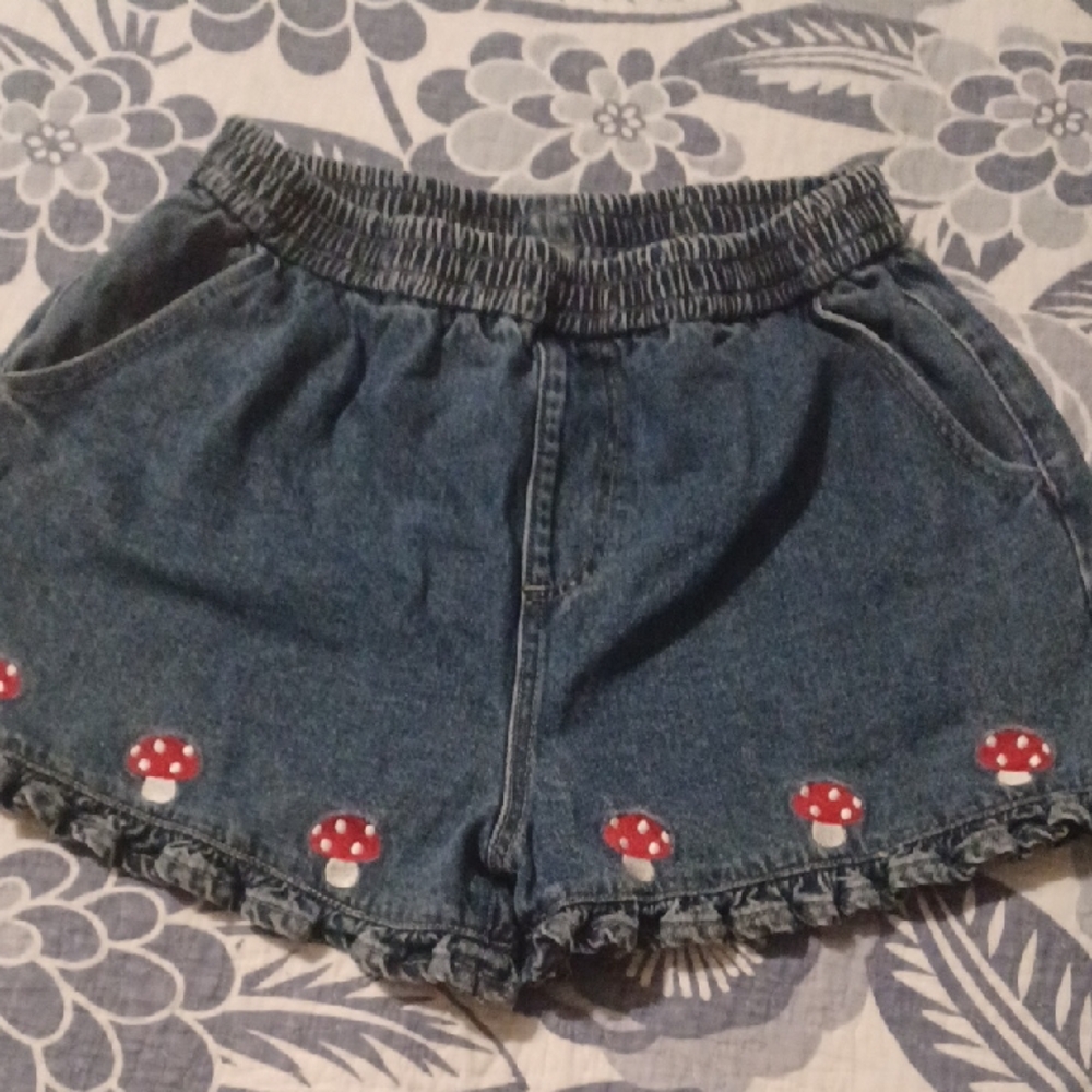 Denim Mushroom Embroidered Women's Shorts Size Large Fairy Garden Whimsy